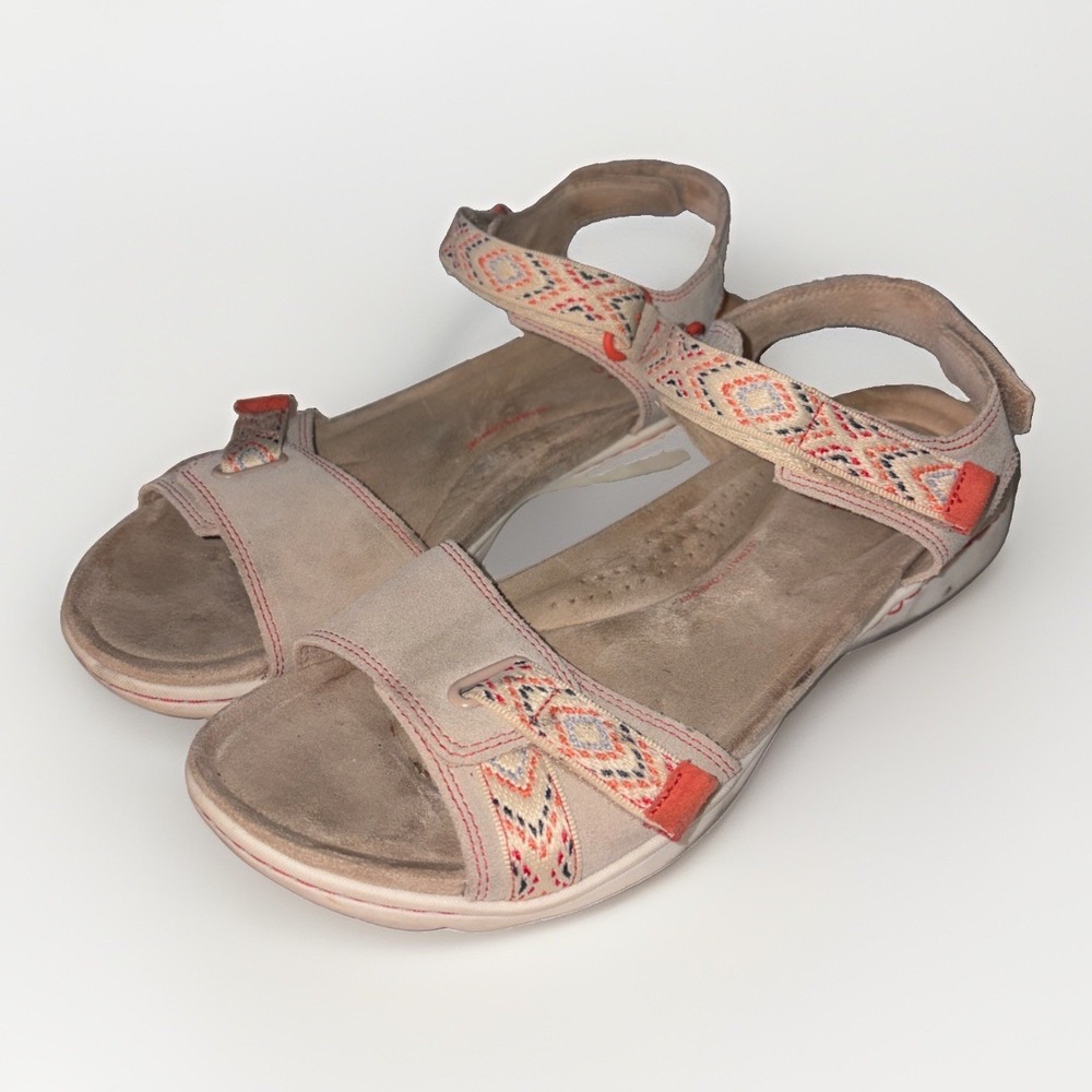 Clarks Womens Sandals Shoes Size 10 M Beige Sand Suede Amanda Sprint